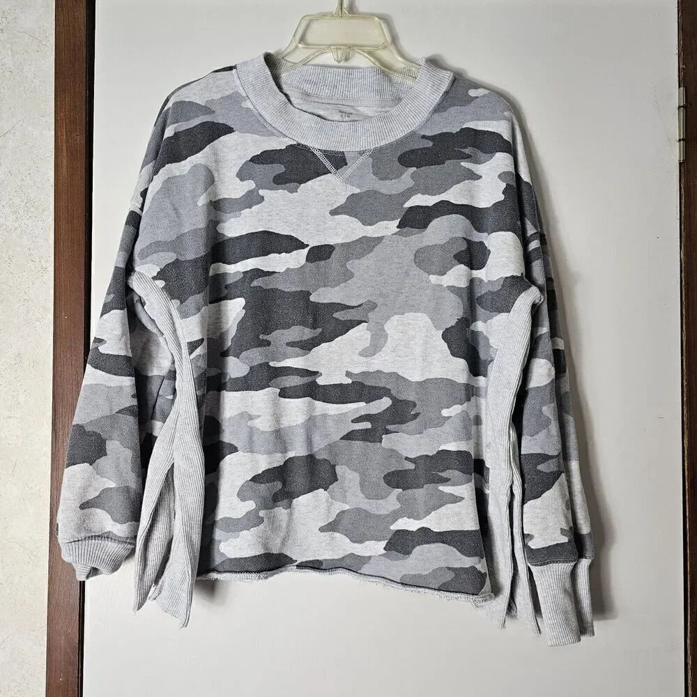 Aerie Sweatshirt Womens Size Medium Cropped Camo Long Sleeve Pullover Side Slit